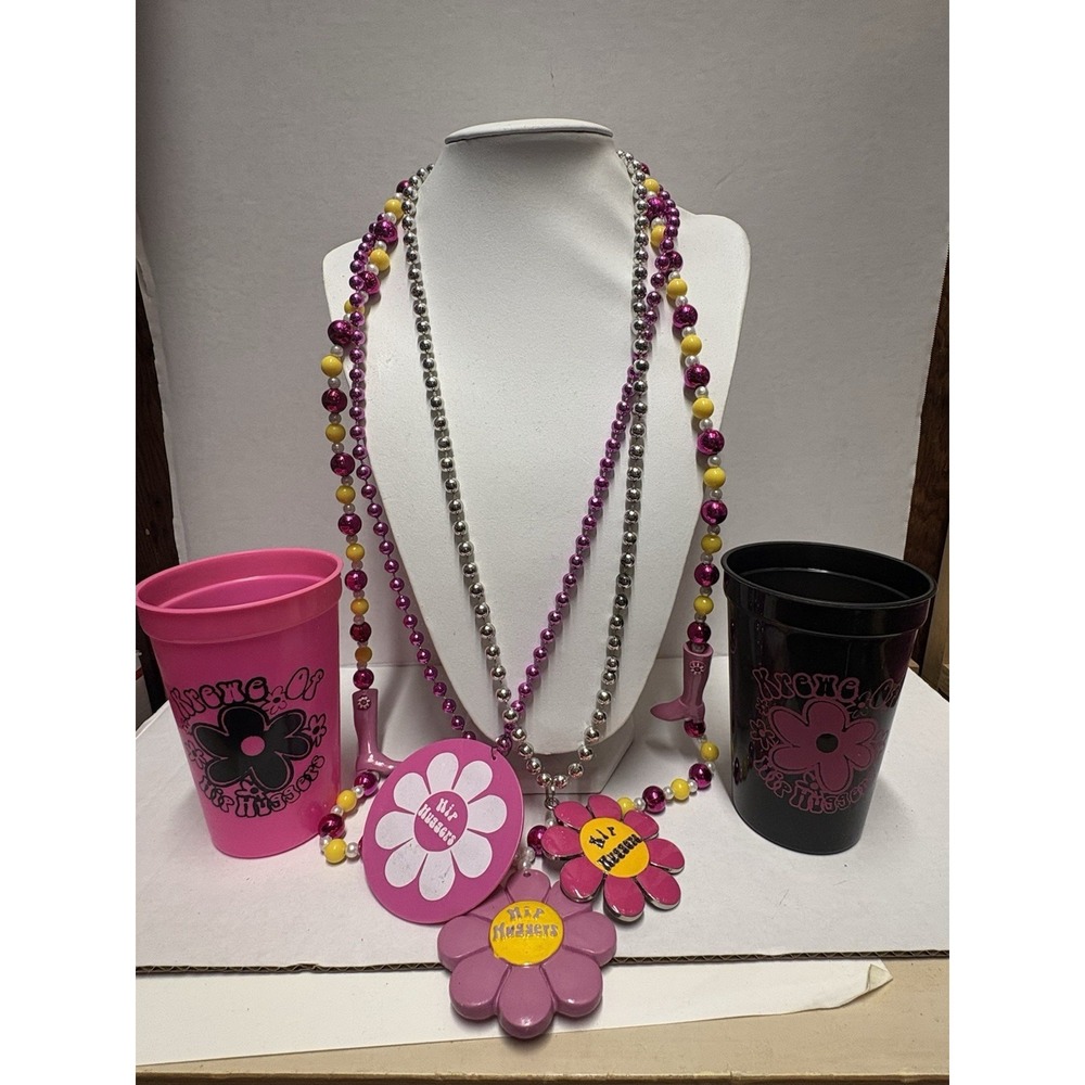 Mardi‎ Gras Krewe of Hip Huggers  Flower Power Parade Beads Throw plus 2 cups A3